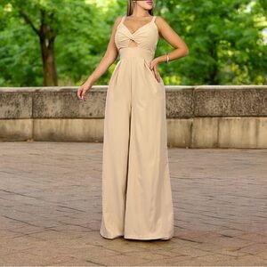 Colombian long beige bodysuit wide leg sleeveless v-neck size‎ m
